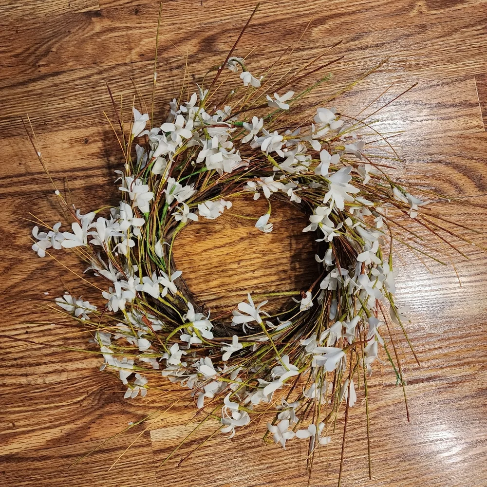 Farmhouse White Cream Floral Natural Wreath (approx. 12